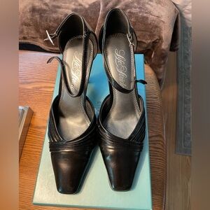 EUC Stride Rite black heels size 8